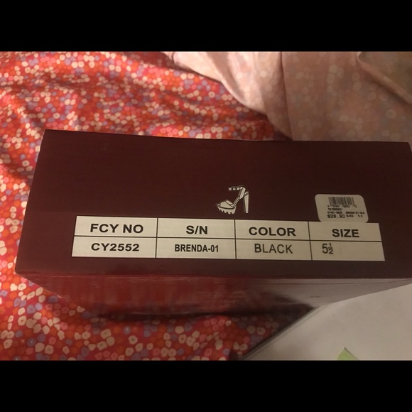 Black heels - Picture 2 of 2